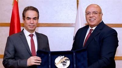 رئيس الهيئة الوطنية للإعلام أحمد المسلماني في زيارة لشركة نايل سات