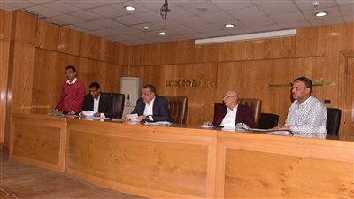 عقب تعيينه.. سكرتير عام المحافظة يفحص شكاوى المواطنين بالأقصر (صور)