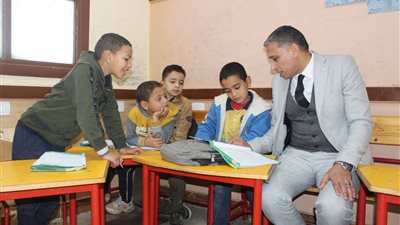 مدير تعليم الجيزة.. لجنة من التوجيه المالي والشؤون القانونية لمتابعة مدرستين 