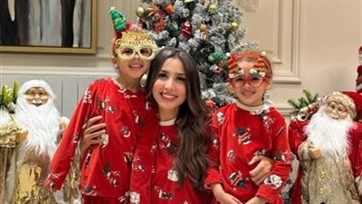 جنات تحتفل مع بناتها بالكريسماس بـ 