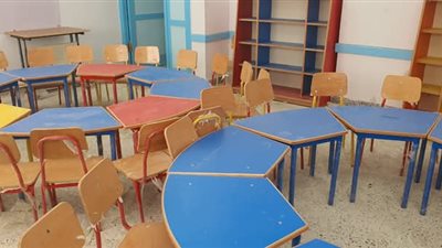 بالصور.. محافظ أسيوط يعلن دعم مدرسة الأقادمة بديسكات جديدة