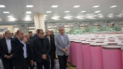 مدبولي يتابع أعمال الإنتاج والتشغيل بالمصانع الجديدة في غزل المحلة 