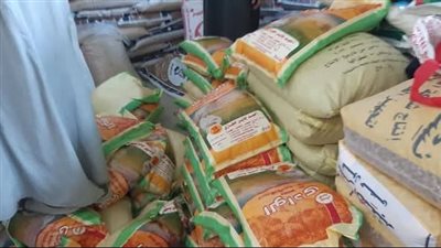 «تموين الأقصر» تضبط نصف طن بقوليات مجهولة المصدر بمركز إسنا