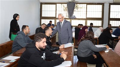 رئيس جامعة المنيا يتابع سير امتحانات كليتي التربية والعلوم