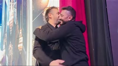 تامر حسني يشيد بمسرحية الباشا وكريم عبد العزيز: 