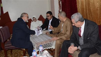 محافظ الغربية يشهد على عقد قران عروسين من الأيتام بطنطا