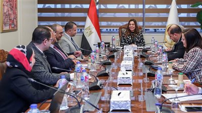 وزيرة التنمية المحلية تتابع مقترحات تطوير ورفع الكفاءة العمرانية لبعض المناطق التجارية