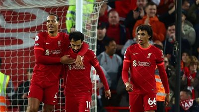 تقرير إنجليزي يكشف مستجدات التفاوض مع صلاح وفان دايك وأرنولد