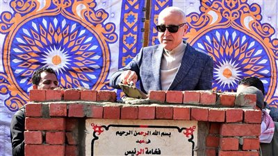 محافظ الأقصر يضع حجر الأساس لمشروع الصرف الصحي بالروافعة (صور)