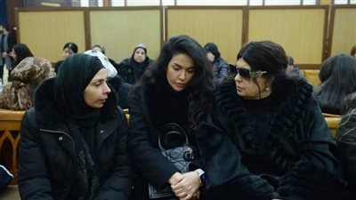 أبرزهم فيفي عبده.. نجوم الفن في عزاء أحمد عدوية (صور)