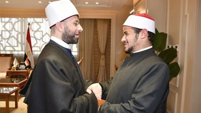 وزير الأوقاف يستقبل الشاب محمود نجاح أبو زينة «صاحب واقعة القطة الشهيرة»