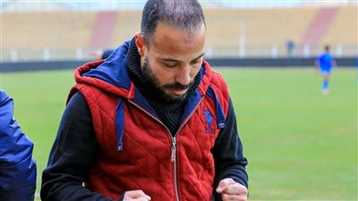 مكي يحتفل بعيد ميلاده ويقود ذئاب الجبل للصدارة 