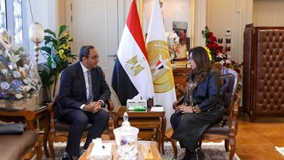 وزيرة التنمية المحلية تتابع ملف التصالح وأسواق اليوم الواحد في قنا