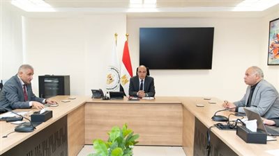 «سويلم» يتابع إجراءات تجديد قنطرة حجز شبرامنت لخلق محور مرورى جديد بمنطقة سقارة