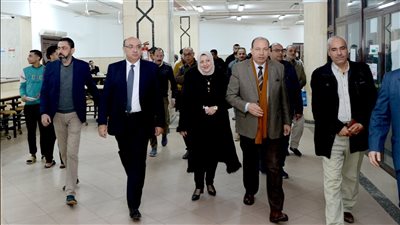 رئيس جامعة المنصورة يفاجئ المدن الجامعية بزيارة لمتابعة مستوى الخدمات