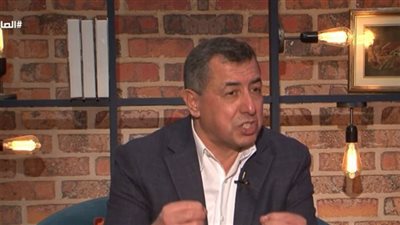 أستاذ علوم سياسية: 