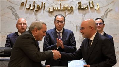 مجموعة المنصور توقع اتفاقية استراتيجية مع شركة SAIC الصينية لتصنيع سيارات MG في مصر