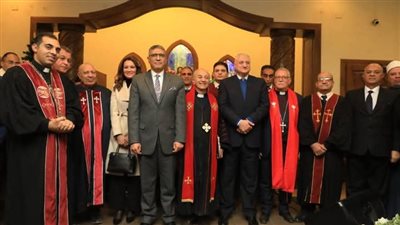 محافظ الجيزة يزور الكنيسة الإنجيلية بالجيزة لتهنئة الاقباط بعيد الميلاد المجيد (صور)