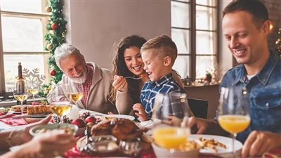 كيف تعزز رؤية الأصدقاء والعائلة صحة الإنسان؟