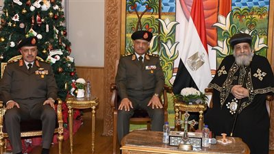 وزير الدفاع ورئيس أركان القوات المسلحة يهنئان البابا تواضروس بعيد الميلاد بالكاتدرائية