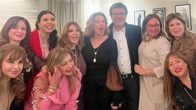 إلهام شاهين تحتفل بعيد ميلاد ليلى علوي.. شاهد الصور