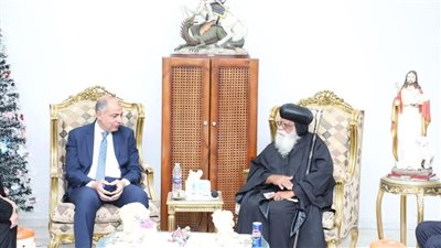 محافظ المنيا يهنئ الأخوة الأقباط ويوزع لحوم بمناسبة عيد الميلاد المجيد