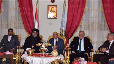 «محافظ الأقصر» يزور عدد من الكنائس لتهنئة الإخوة الأقباط بعيد الميلاد