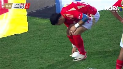 الأهلي يتصدر الدورى بالفوز على سموحة ومهاجمة عاشور بسبب البالونة 