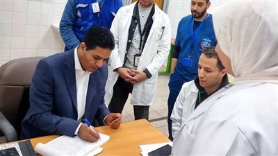 «وكيل الصحة» يتابع سير العمل بعيادات الحجر الصحي بمطار الأقصر (صور)