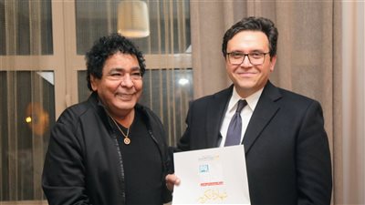 أحمد فؤاد هنو يزور محمد منير لتكريمه في يوم الثقافة المصرية (صور)