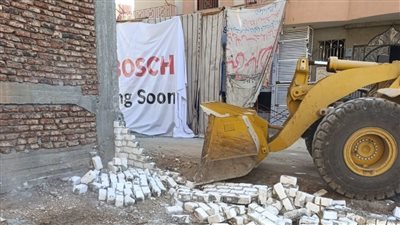 إزالة أعمال البناء المخالفة بمنطقة حوض 18 في مدينة الأقصر
