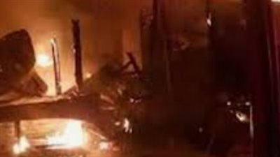 5 سيارات إطفاء للسيطرة على حريق مخزن قطع غيار بالتوفيقة 