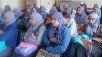 ندوة حول مخاطر الزواج المبكر وأضراره النفسية بالأقصر|صور