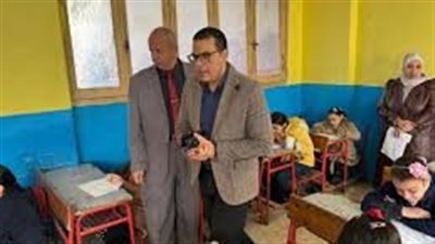 وكيل «تعليم الدقهلية» يتفقد امتحانات صفوف النقل في مدارس ميت غمر 