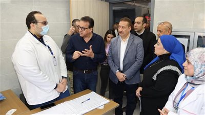  تفاصيل جولة وزير الصحة ومحافظ المنوفية بوحدة 