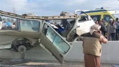 مصرع وإصابة 7 أشخاص في حادث تصادم سيارتين بالوراق 