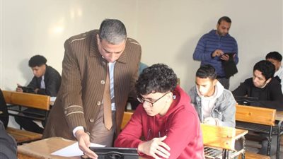 مدير تعليم الجيزة يحيل مديرى مدرستين للشئون القانونية بأول أيام امتحانات 