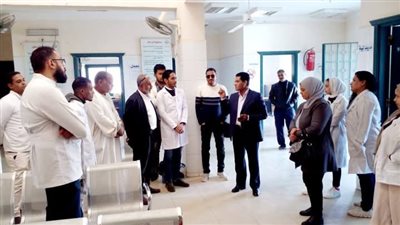 «وكيل الصحة» يتابع انتظام العمل بالوحدات الصحية في الأقصر (صور)