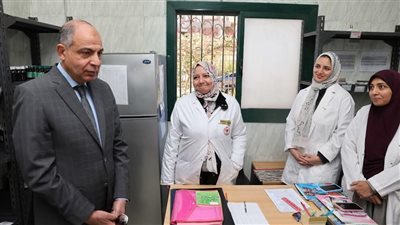 محافظ المنيا يتفقد سير العمل بمركزين طبيين بالحي المتميز و“ابني بيتك 2”