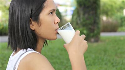 دراسة جديدة: الحليب يقلل من خطر الإصابة بسرطان الأمعاء