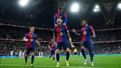 بعد نهاية الشوط الأول برشلونة يكتسح ريال مدريد فى السوبر الإسباني 