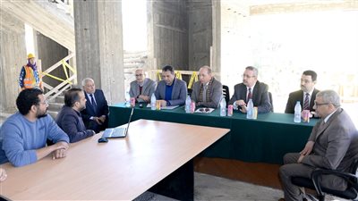 رئيس جامعة المنصورة يستأنف المتابعة الميدانية للمشروعات الإنشائية داخل القطاع التعليمي والطبي