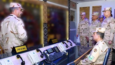 القائد العام للقوات المسلحة يتفقد تشكيلات قوات الدفاع الجوى ويلتقى المقاتلين