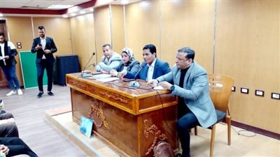 وكيل الصحة ووحدة السكان يبحثان سبل دعم القوافل الطبية بالأقصر «صور»