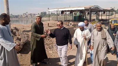 بالصور.. رئيس «مدينة أرمنت» يتفقد سير العمل بالمعدية النهرية للأهالي غرب الأقصر