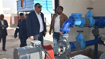 رئيس «مياه الأقصر» يجرى جولة تفقدية لمحطات المياه بمدينة الطود (صور)