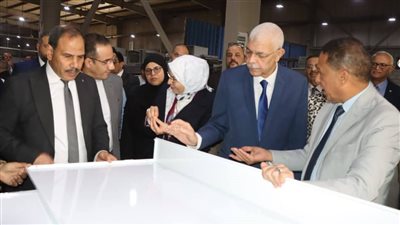 تفاصيل زيارة رئيس جامعة المنوفية لمصنع أريس ايجيبت للأثاث المعملي بمدينة السادات