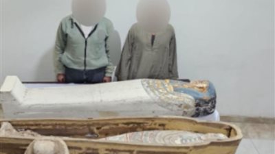 مومياء و26 تمثالا.. الداخلية تداهم منزلا يضم قطعا أثرية في بنى سويف