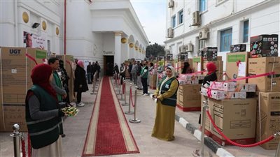 محافظ المنيا يسلم أجهزة لـ20 عروسا مقدمة من مؤسسة 