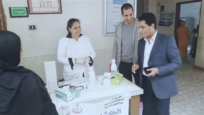 «وكيل الصحة» يتفقد أعمال القافلة الطبية بمركز الزينية في الأقصر (صور)